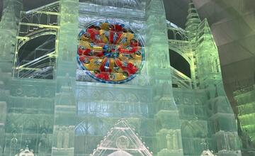 FOTO: Tatranský ľadový dóm na Hrebienku je otvorený. Interiér zdobí Westminsterské opátstvo