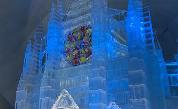 FOTO: Tatranský ľadový dóm na Hrebienku je otvorený. Interiér zdobí Westminsterské opátstvo