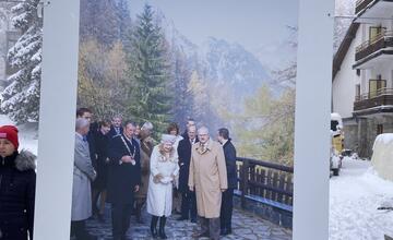 FOTO: Tatranský ľadový dóm na Hrebienku je otvorený. Interiér zdobí Westminsterské opátstvo