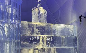 FOTO: Tatranský ľadový dóm na Hrebienku je otvorený. Interiér zdobí Westminsterské opátstvo