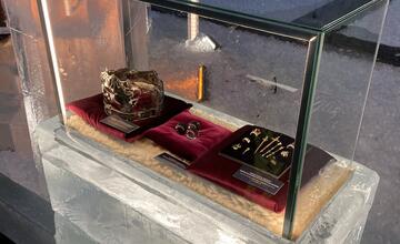 FOTO: Tatranský ľadový dóm na Hrebienku je otvorený. Interiér zdobí Westminsterské opátstvo