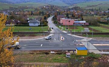 FOTO: Nebezpečná križovatka pri obci Rožkovany je nanovo prerobená