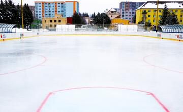 FOTO: Stropkov otvoril zimný štadión verejnosti 