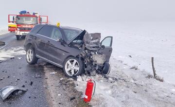FOTO: Medzi obcami Žakovce a Huncovce sa stala nehoda, prejazd nebol možný
