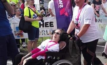 FOTO: Ťažko zdravotne postihnutá Katka zdoláva so svojou mamou Ľubkou bežecké výzvy