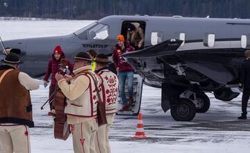 FOTO: Svetové lyžiarky na letisku v Poprade