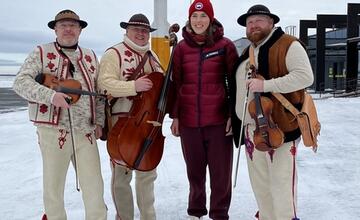 FOTO: Svetové lyžiarky na letisku v Poprade