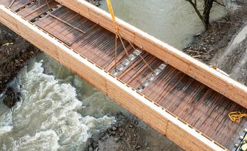 FOTO: V Stakčíne bola osadená 24-metrová cyklolávka