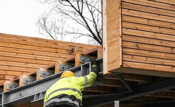 FOTO: V Stakčíne bola osadená 24-metrová cyklolávka