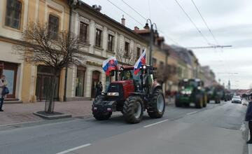 FOTO: Protestné traktory sa presúvali aj centrom Prešova