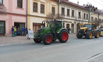 FOTO: Protestné traktory sa presúvali aj centrom Prešova