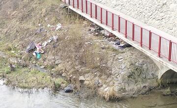 FOTO: Nelegálna skládka pri Toryse v Prešove