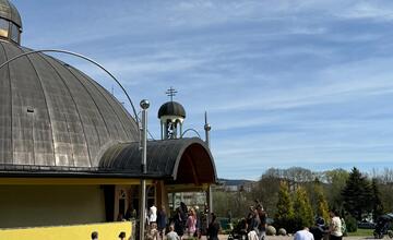 FOTO: V Starej Ľubovni si pripomínajú obete tragédie. Na mieste stoja kríže