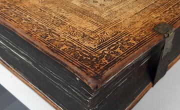 FOTO: Podtatranské múzeum zreštaurovalo dve Lutherove Biblie zo začiatku 18. storočia