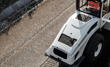 FOTO: Pokračuje rekonštrukcia úseku Kokošovce – Abranovce