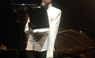 FOTO: Prešovčan Martin zo seriálu Dunaj, k vašim službám. V detstve prežil peklo