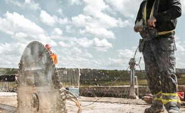 FOTO: Práce na moste v Štrbe pokročili. Predpokladaný termín ukončenia prác je v novembri