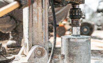 FOTO: Práce na moste v Štrbe pokročili. Predpokladaný termín ukončenia prác je v novembri