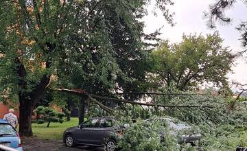 FOTO: Búrka vo Vranove nad Topľou za sebou zanechala spúšť