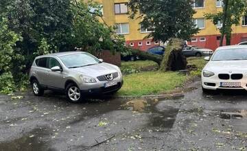 FOTO: Búrka vo Vranove nad Topľou za sebou zanechala spúšť