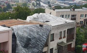 FOTO: Búrka vo Vranove nad Topľou za sebou zanechala spúšť
