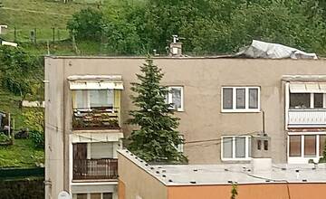 FOTO: Búrka vo Vranove nad Topľou za sebou zanechala spúšť