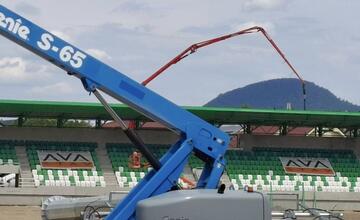 FOTO: Výstavba prešovského štadióna - osvetlenie