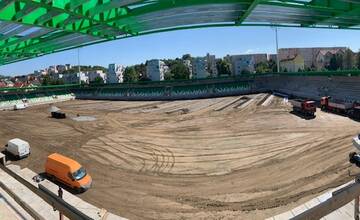 FOTO: Vo Futbal Tatran Aréne sa už pripravuje hracia plocha