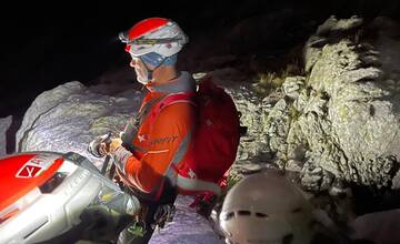 FOTO: Horskí záchranári vyrazili v noci vyslobodiť horolezcov v oblasti Cmitra