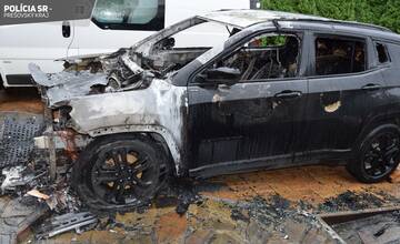FOTO: V okrese Vranov nad Topľou podpálil neznámy páchateľ auto