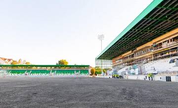 FOTO: Poslanci na inšpekcii nového štadióna