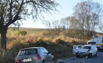 FOTO: V okrese Kežmarok sa čelne zrazili dve osobné autá