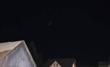 FOTO: Na nočnej oblohe nad Popradom lietal zvláštny objekt