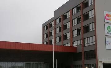 FOTO: Rekonštrukcia socialistického závodu ZPA Křižík napreduje