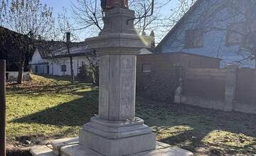 FOTO: Socha Panny Márie Škapuliarskej je na pôvodnom mieste