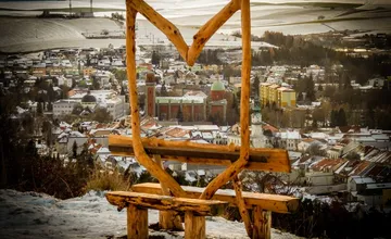 Lavička v Kežmarku ponúka magický výhľad na Vysoké Tatry