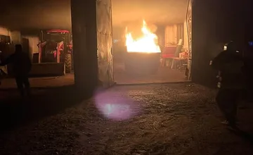 FOTO: V Podolínci horel v hale zberného dvora kontajner na zmiešaný odpad