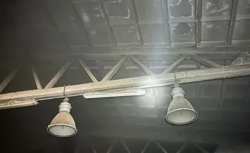 FOTO: V Podolínci horel v hale zberného dvora kontajner na zmiešaný odpad