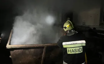 FOTO: V Podolínci horel v hale zberného dvora kontajner na zmiešaný odpad
