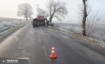 FOTO: Na ceste z Abrahámoviec do Jánoviec došlo k dopravnej nehode