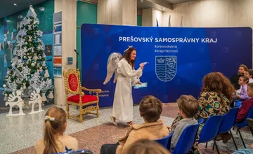 FOTO: Radostný chaos na úrade: Mikulášske balíčky a smiech detí na PSK