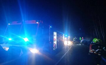FOTO: V okrese Snina došlo k zrážke osobného auta s dodávkou