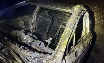 FOTO: V okrese Snina došlo k zrážke osobného auta s dodávkou