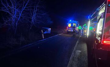 FOTO: V okrese Snina došlo k zrážke osobného auta s dodávkou