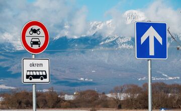 FOTO: V Kvetnici pribudla autobusová zastávka