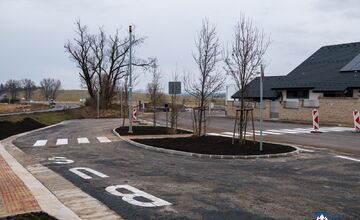 FOTO: V Kvetnici pribudla autobusová zastávka