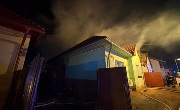 FOTO: V okrese Poprad došlo k požiaru rodinného domu a hospodárskych budov