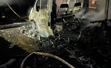 FOTO: Automobilový pretekár s rodinou prišiel pri požiari o všetko