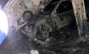 FOTO: Automobilový pretekár s rodinou prišiel pri požiari o všetko