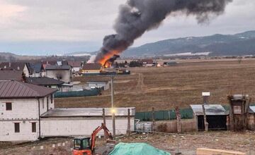 FOTO: Automobilový pretekár s rodinou prišiel pri požiari o všetko